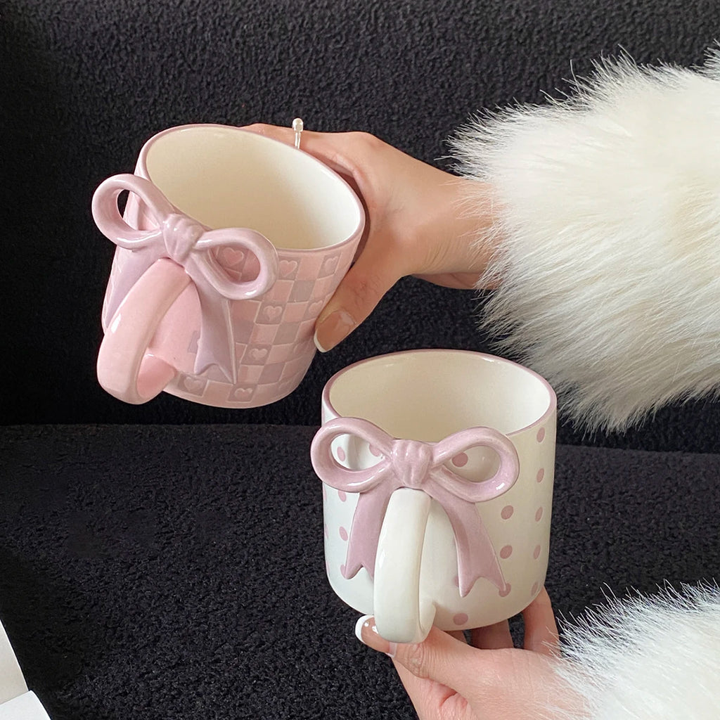 1Pc Bow Handle Heart Ceramic Mug, Creative Bow Handle Design Checkerboard Pattern Mug Coffee Cup, Suitable for Home Decoration, Daily Drinking Water, Breakfast Milk, Afternoon Tea Coffee, Coffee Shop Latte Flower Cup, Exquisi