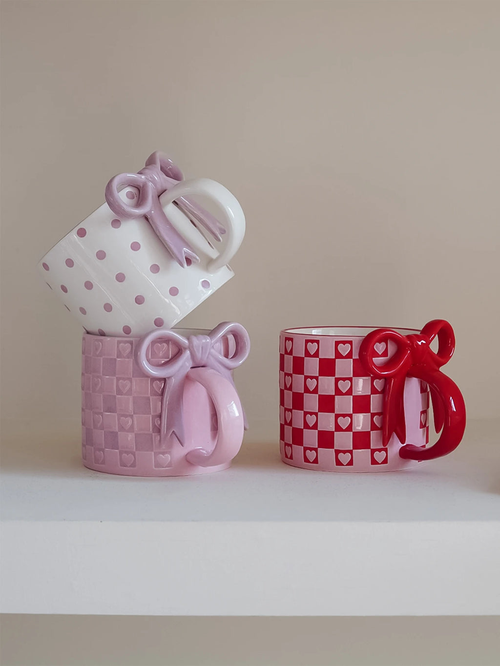 1Pc Bow Handle Heart Ceramic Mug, Creative Bow Handle Design Checkerboard Pattern Mug Coffee Cup, Suitable for Home Decoration, Daily Drinking Water, Breakfast Milk, Afternoon Tea Coffee, Coffee Shop Latte Flower Cup, Exquisi