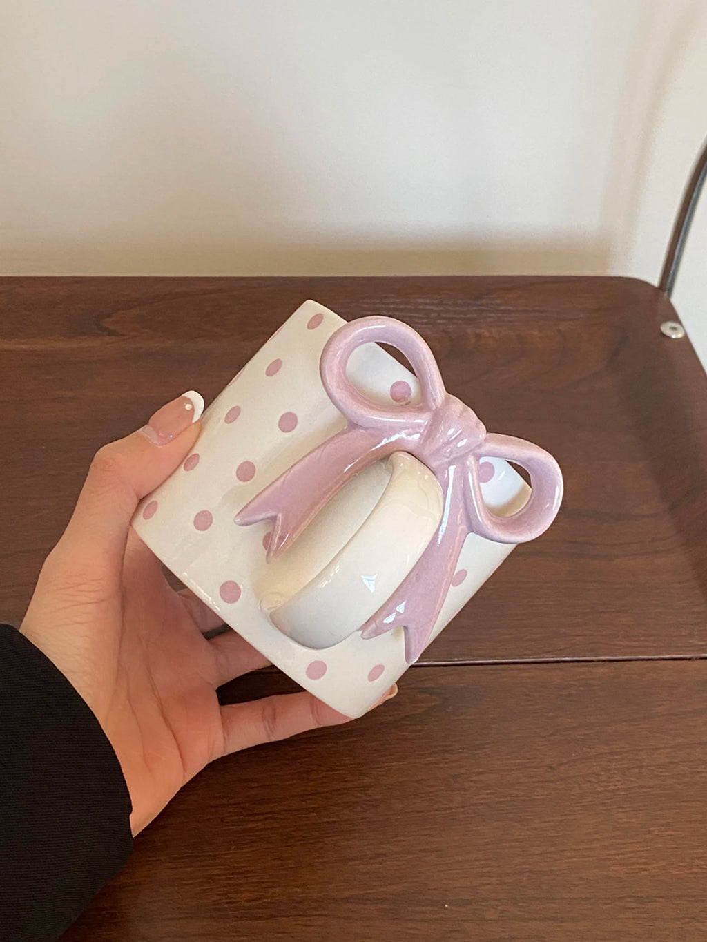 1Pc Bow Handle Heart Ceramic Mug, Creative Bow Handle Design Checkerboard Pattern Mug Coffee Cup, Suitable for Home Decoration, Daily Drinking Water, Breakfast Milk, Afternoon Tea Coffee, Coffee Shop Latte Flower Cup, Exquisi