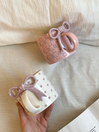 1Pc Bow Handle Heart Ceramic Mug, Creative Bow Handle Design Checkerboard Pattern Mug Coffee Cup, Suitable for Home Decoration, Daily Drinking Water, Breakfast Milk, Afternoon Tea Coffee, Coffee Shop Latte Flower Cup, Exquisi
